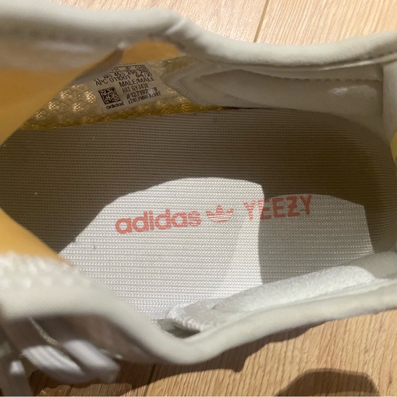 YEEZY BOOST V2 LIGHT - Picture 3 of 6